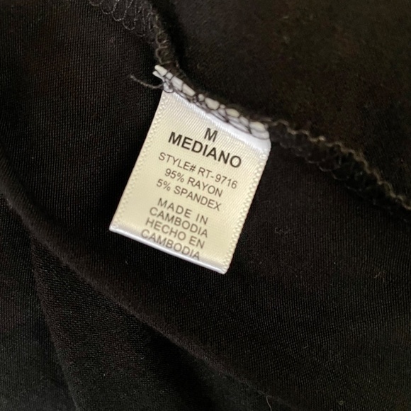 ** SOLD ** NWOT Black keyhole peekaboo shirt - Sz M - Picture 6 of 7